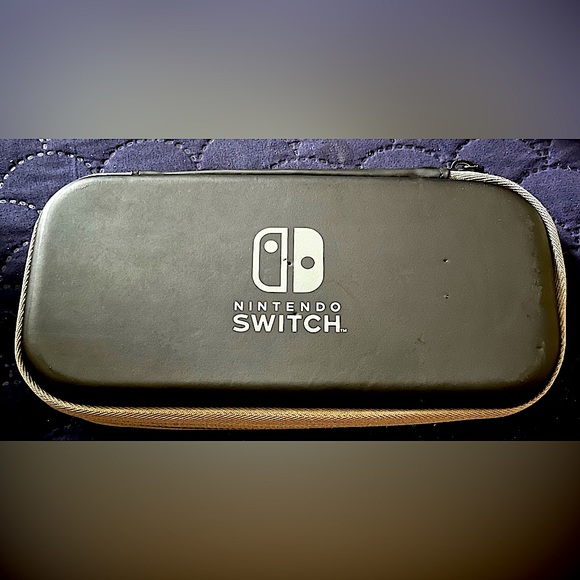 Nintendo Switch Lite with Zipper Case - Picture 4 of 8